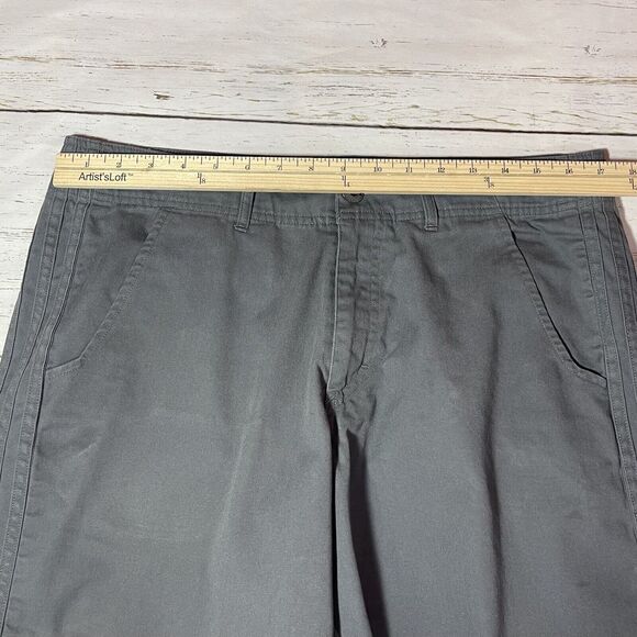 Adidas Chino Shorts Mens Size Medium Gray Three Stripes Utility Cargo Pocket - Picture 5 of 14
